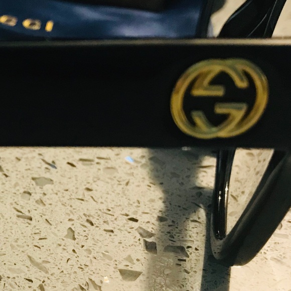 GUCCI 100% Authentic Black Eyeglasses w/Gucci gold emblem & certificate - Picture 7 of 12